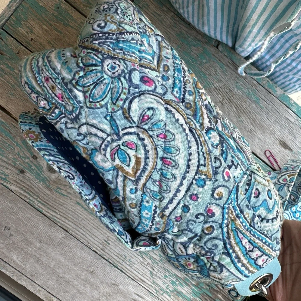 Vera Bradley Carson Shoulder Bag 13x9 Inch Daisy Dot Paisley Blue Pockets Zip